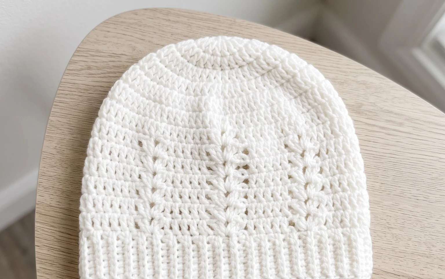 Leafly autumn hat - free crochet pattern